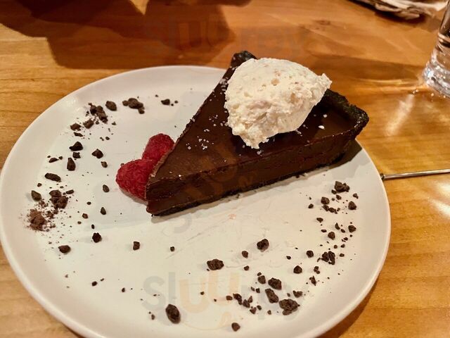 The Bank: Barroom & Eatery