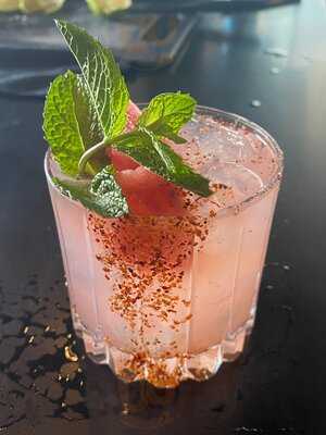 411 Sports Bar & Grill