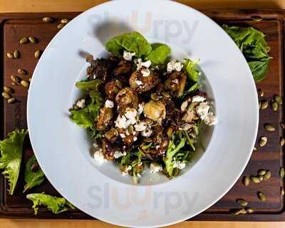 411 Sports Bar & Grill