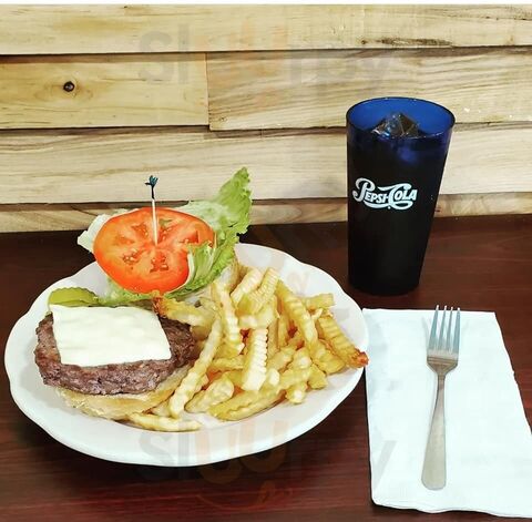 Tucci's Family Diner