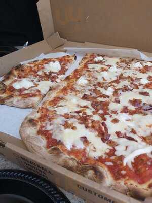 Scoozi Artisan Pizza