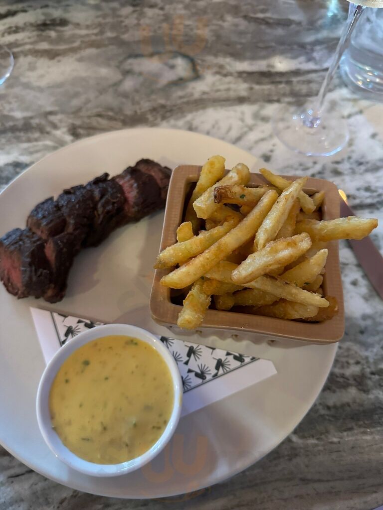 Nostalgic Cocktail House + Restaurant