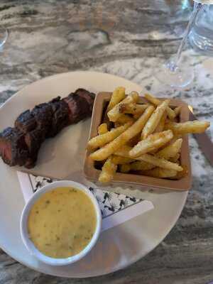 Nostalgic Cocktail House + Restaurant