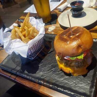 Old Tom's Sports Bar Kendall