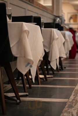 Benny John's Bar And Grill