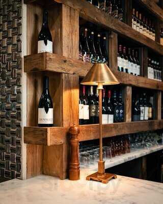 Benny John's Bar And Grill