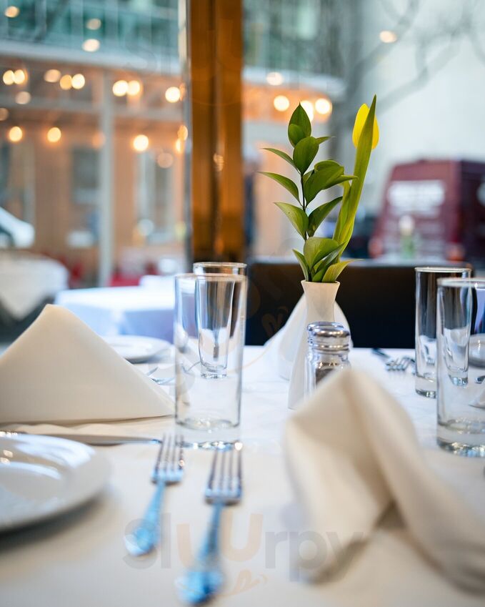 Benny John's Bar And Grill