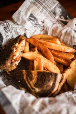 Mccreary's Irish Pub & Eatery