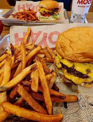 Mooyah Burgers, Fries & Shakes