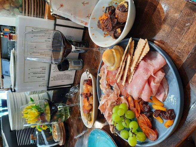 Pequeno's Tapas & Wine Bar
