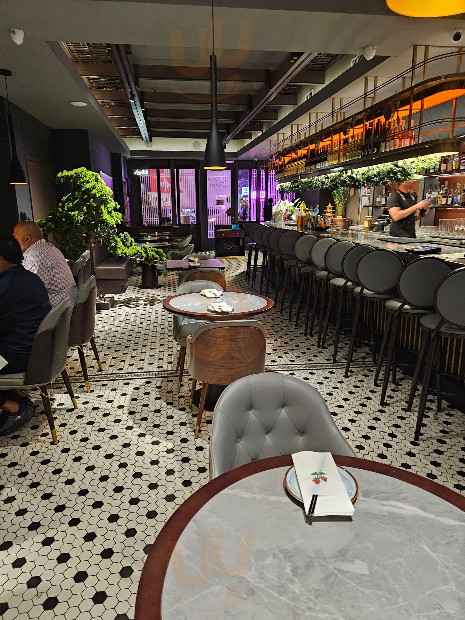 Chi Restaurant And Bar