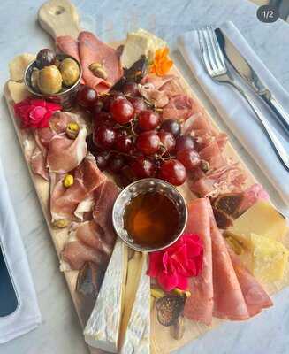 Sospiro Natural Wine Bar