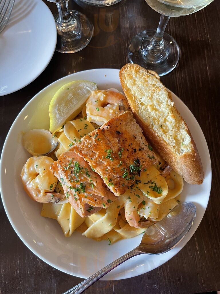 Magnolia On The Green