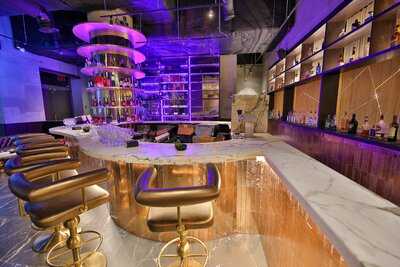 Raosu Hotpot & Sushi