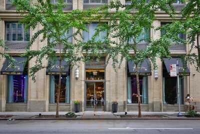 Raosu Hotpot & Sushi