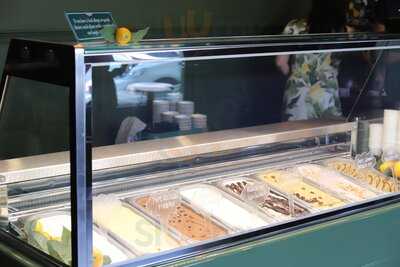 Applause Gelato And Unique Gifts