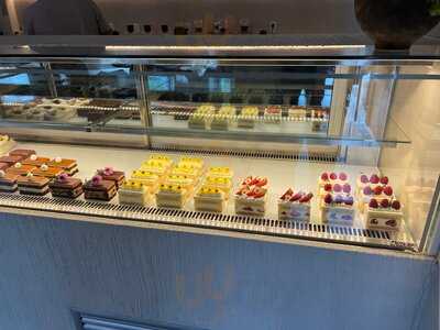 Hinar Dessert Bar And Cafe