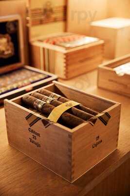 The Cigar And Whiskey Bar