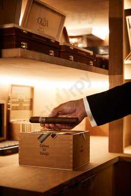 The Cigar And Whiskey Bar