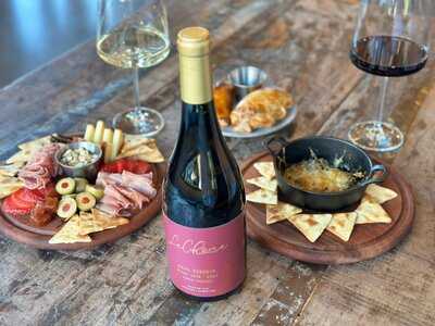 Lachona Empanadas Y Vinos Argentinos