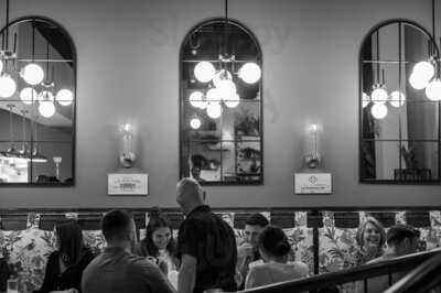 Corbeaux Wine & Tea House