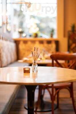 Corbeaux Wine & Tea House