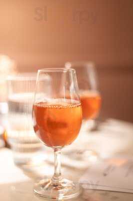 Corbeaux Wine & Tea House