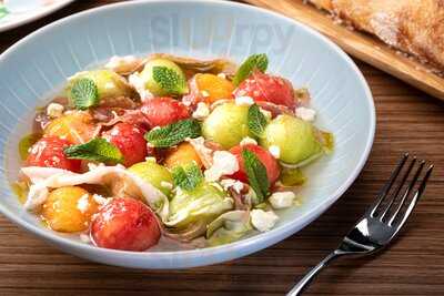 Amari Italian Kitchen & Wine Shop