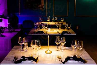 Caps Supper Club & Bar