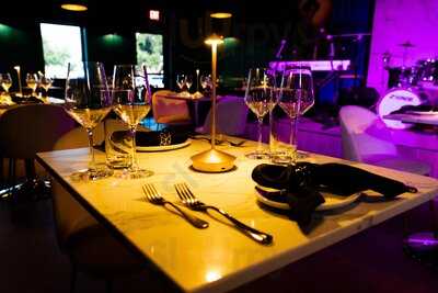 Caps Supper Club & Bar