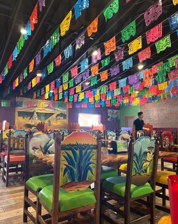 Los Tres Oros, Salina, Ks