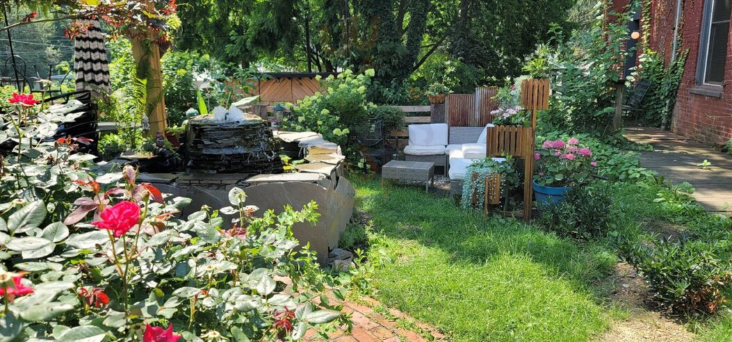 Molly's Courtyard Cafe Of Marietta