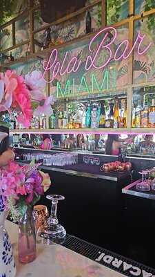 Lola Bar