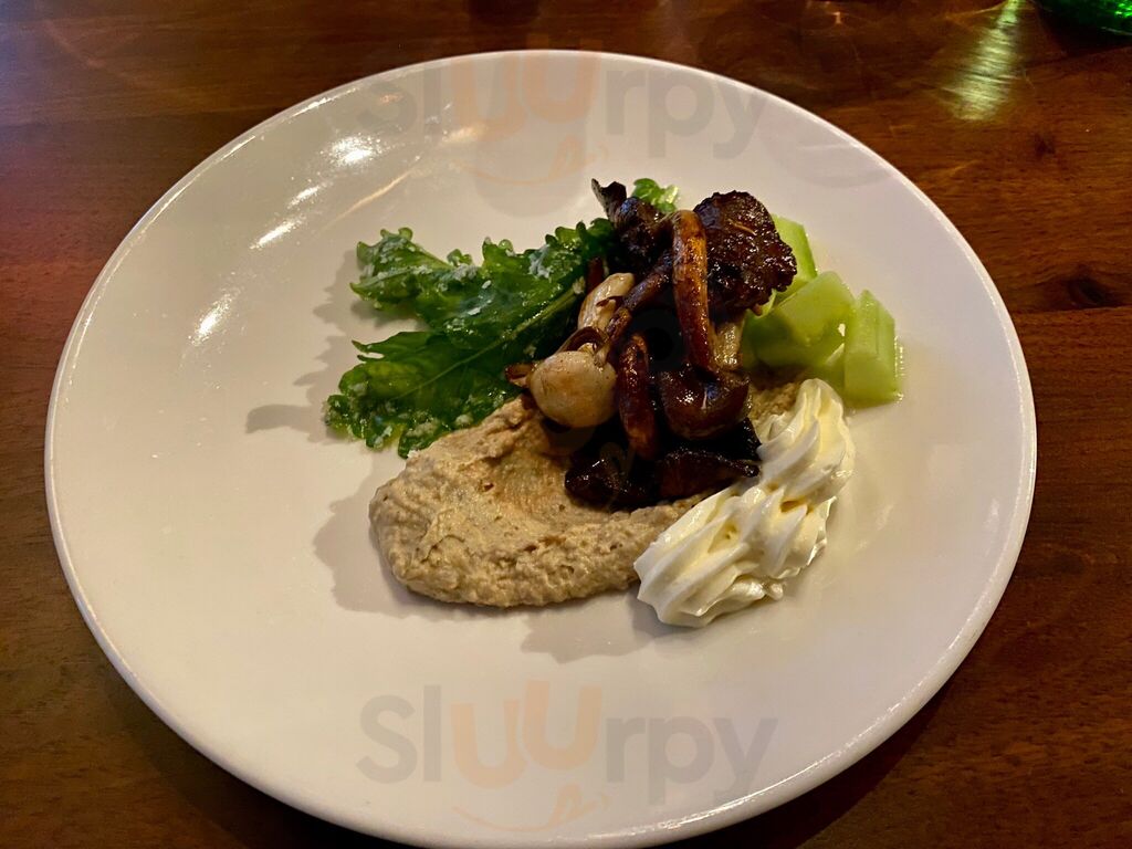 Nosa Restaurant & Inn