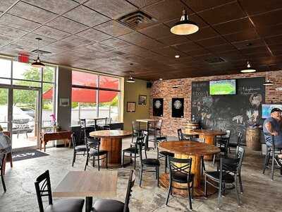 4 Dogs Brewing Co. & Pub