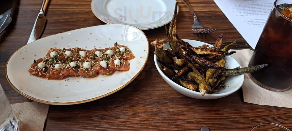 Plates Restaurant & Bar