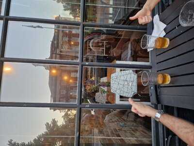 Dorothy's Pub & Deli