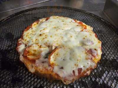 Roxanne's Pizza And Pub