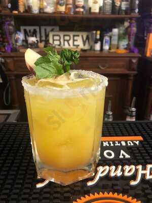 Roxanne's Pizza And Pub