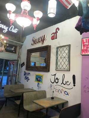 Roxanne's Pizza And Pub