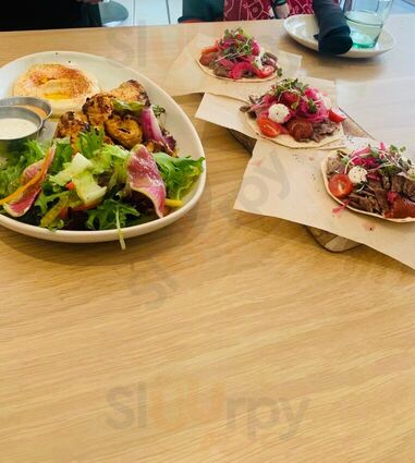 Hummus Mediterranean Kitchen - Stanford