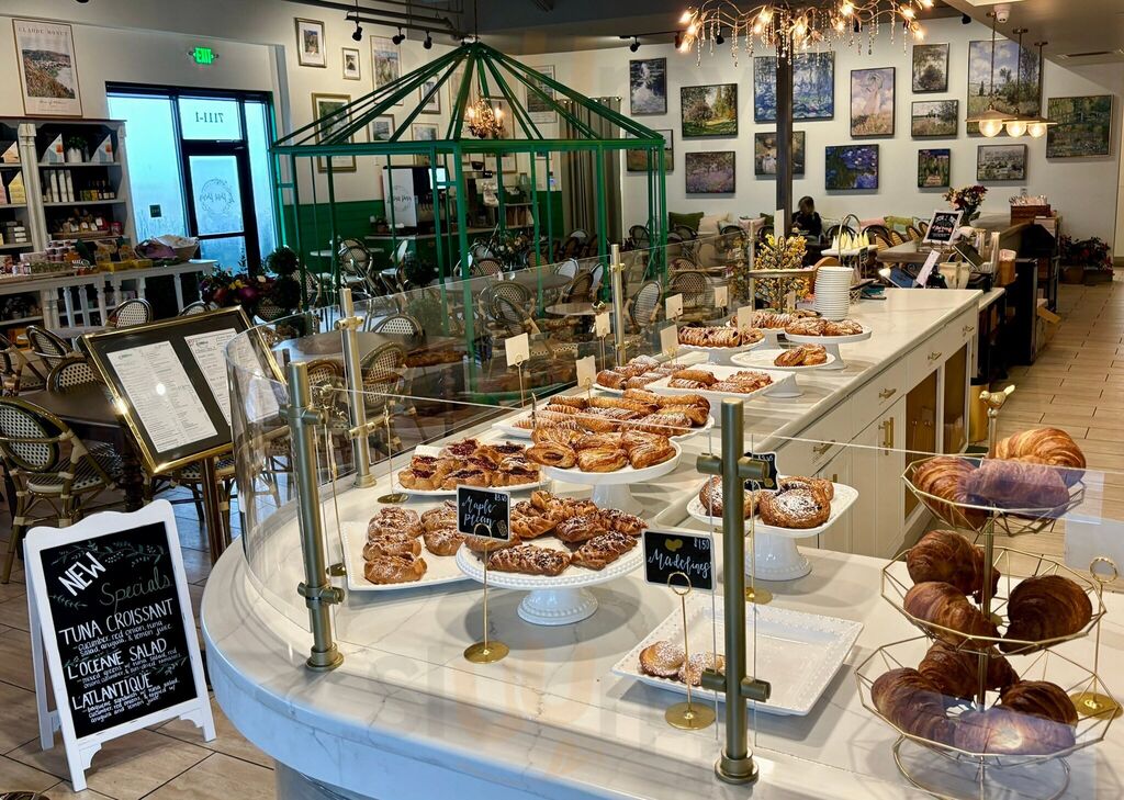 Le Petit Paris Cafe Southside