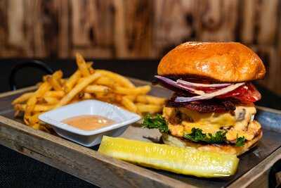 Howling Wolf Bar & Eatery