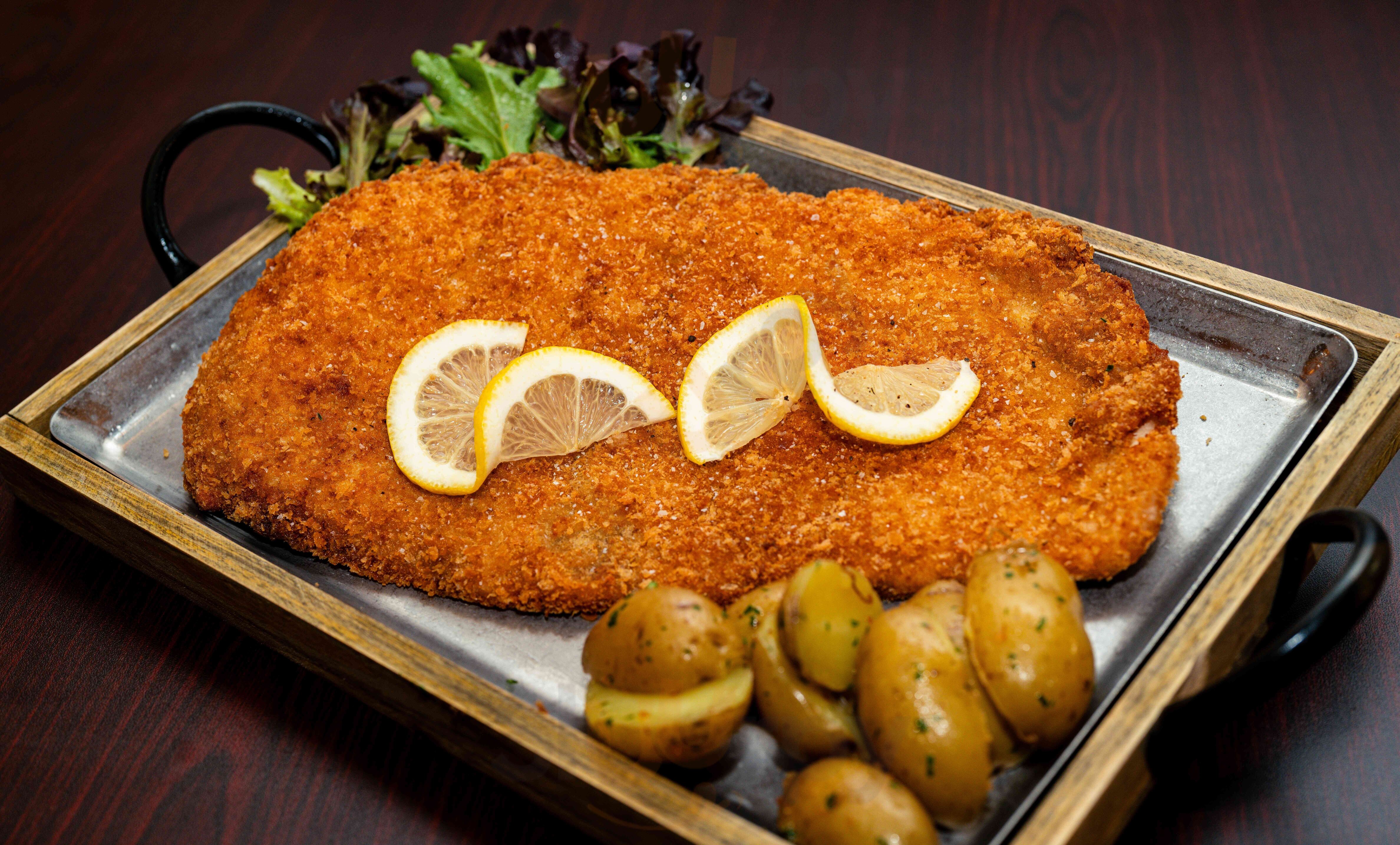 Howling Wolf Bar & Eatery