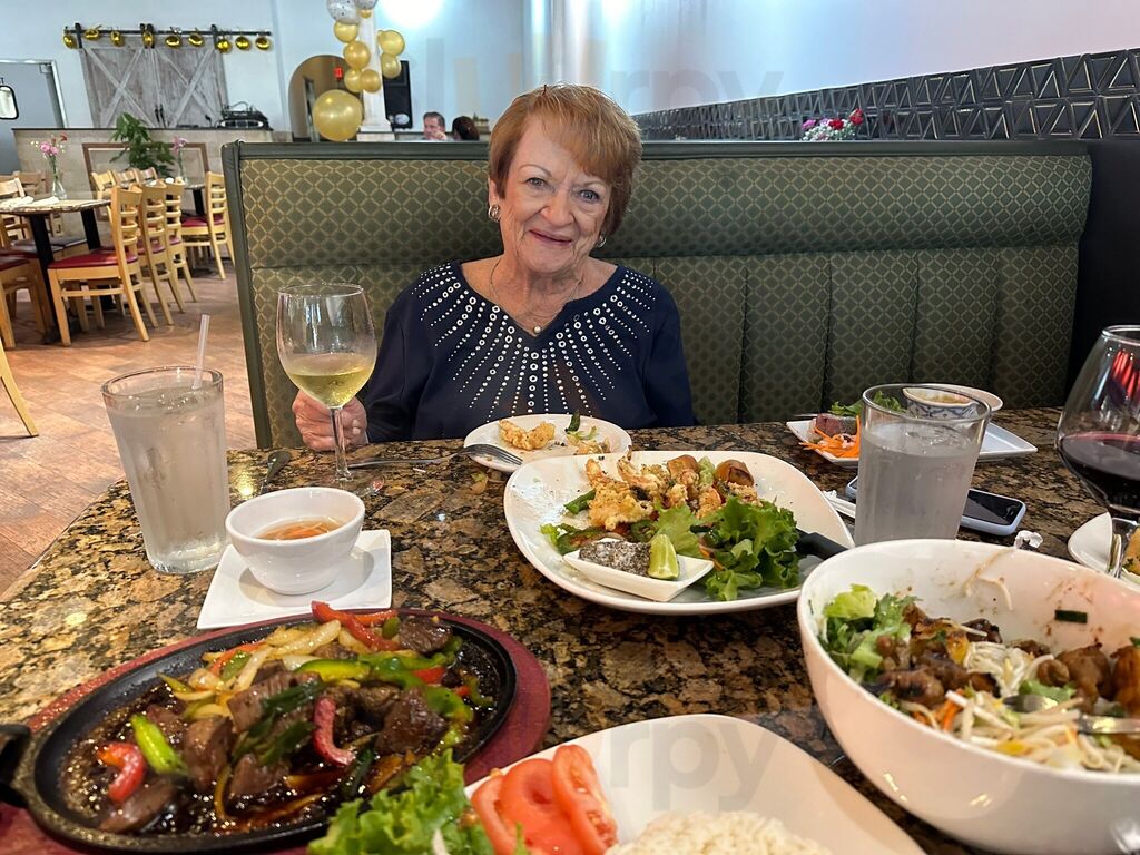 Tin, Viet & Sushi Bar