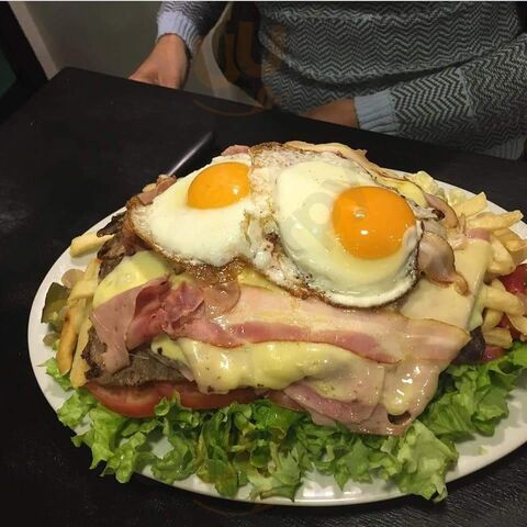 El Triunffo Pizzeria Y Chiviteria