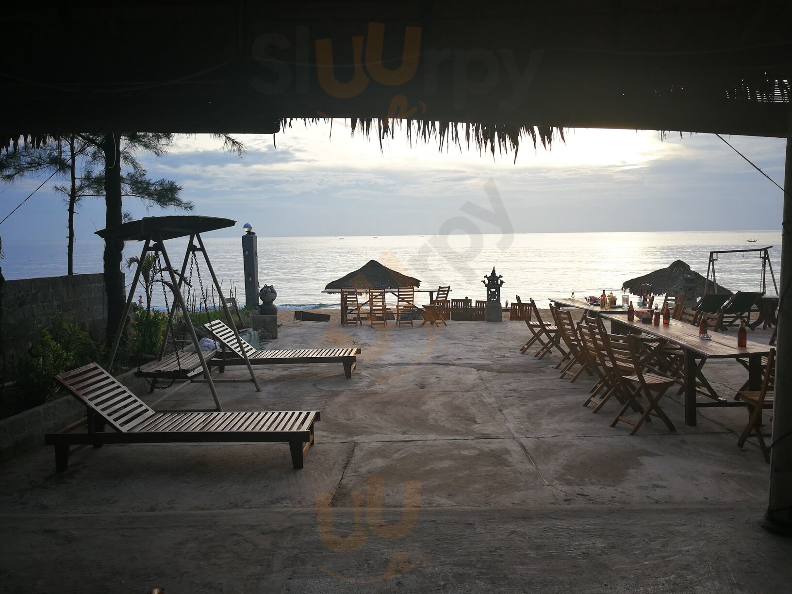 Nhà Hàng Beachside