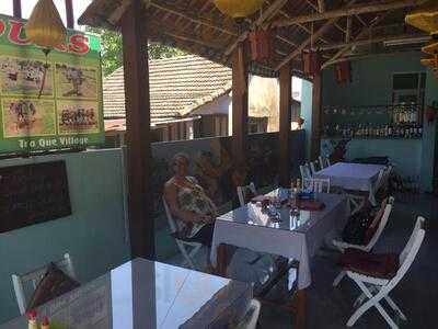 Nhà Hàng Cỏ Hồng