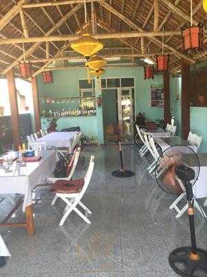 Nhà Hàng Cỏ Hồng