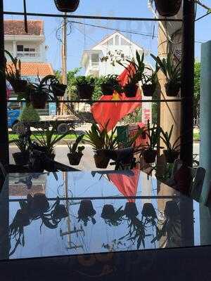 Nhà Hàng Cỏ Hồng